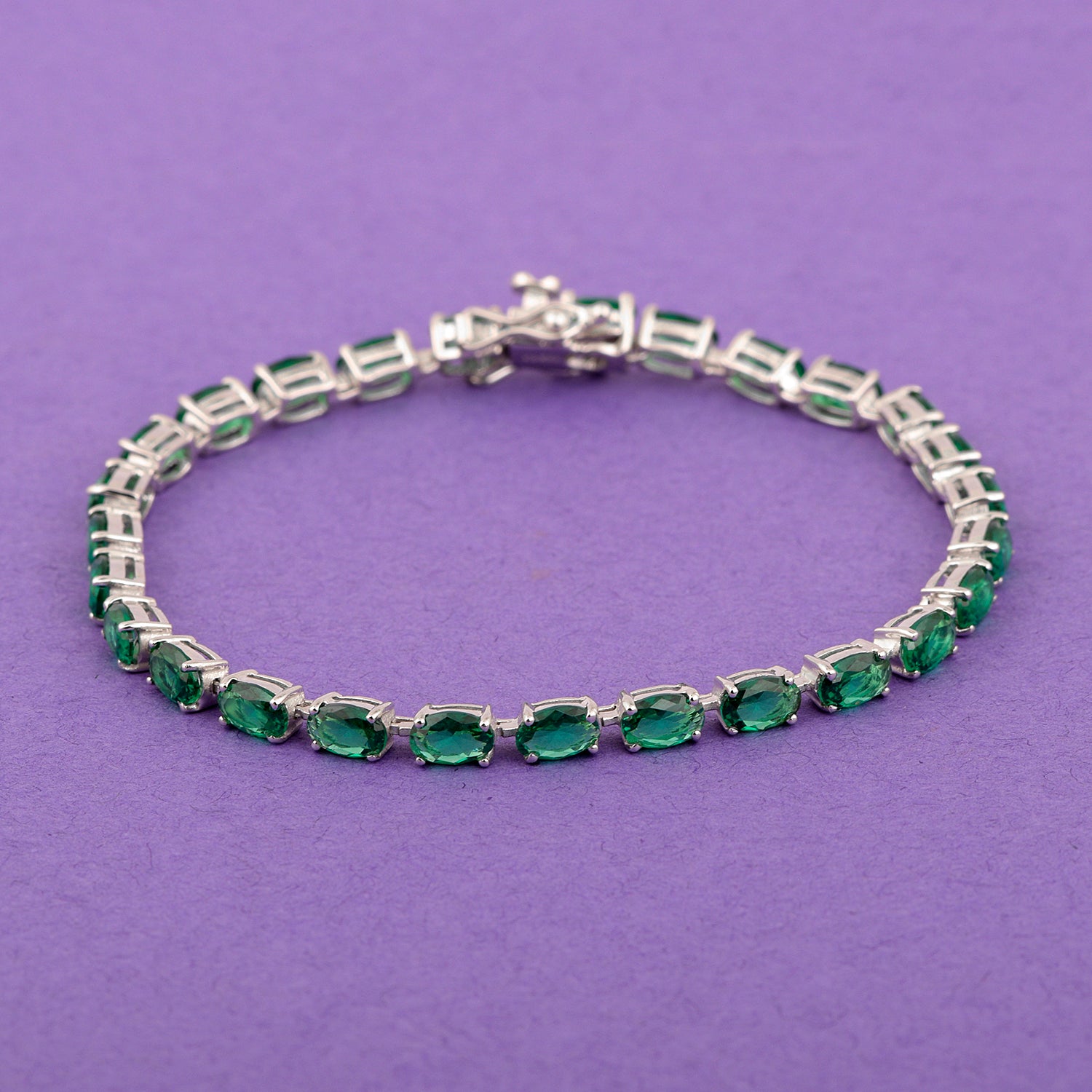 Oval 16.20 Ctw Emerald Sterling Silver Tennis Bracelet 7.5 Inch