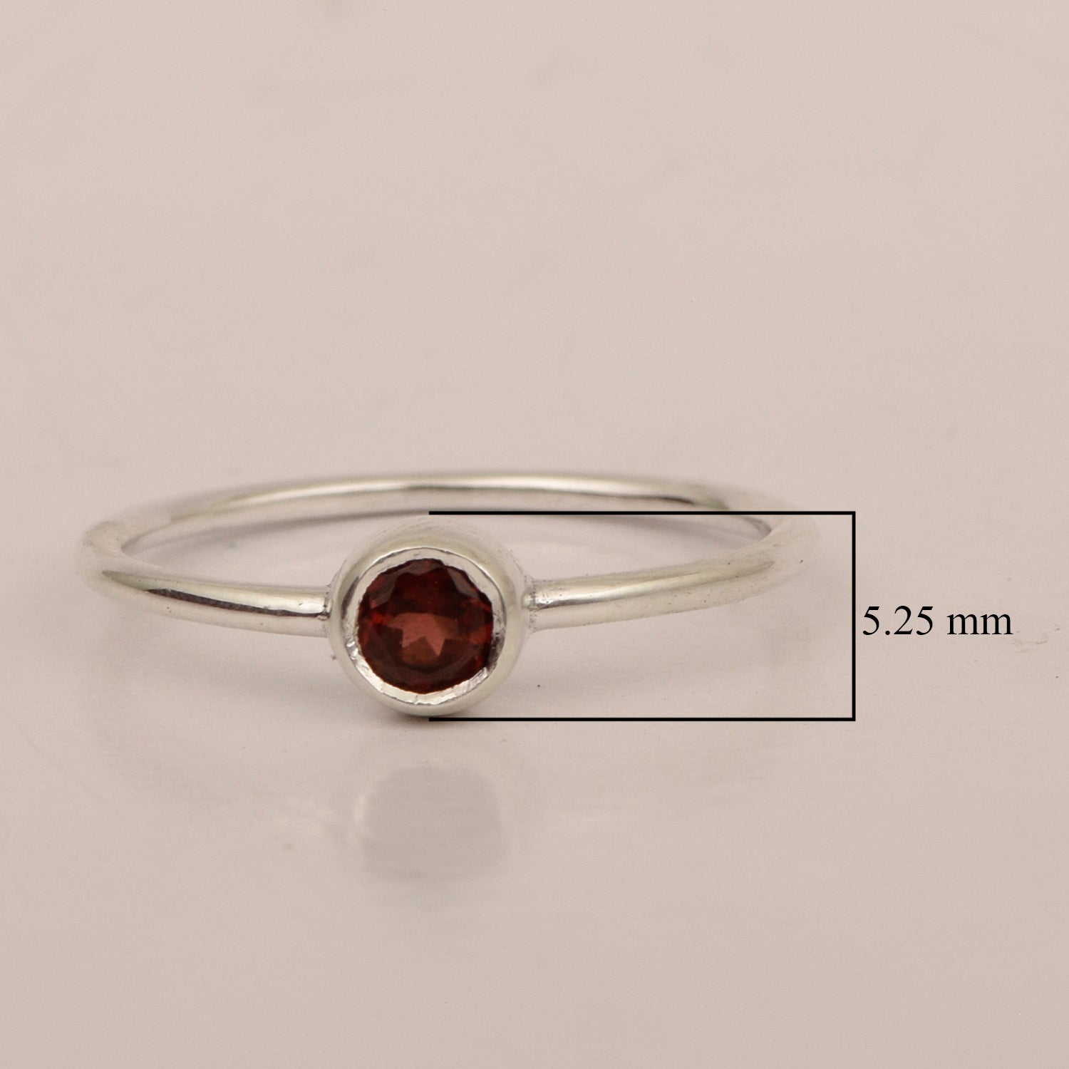925 Sterling Silver Round 0.20 Ctw Garnet Women Engagement Ring - Kimaya INC