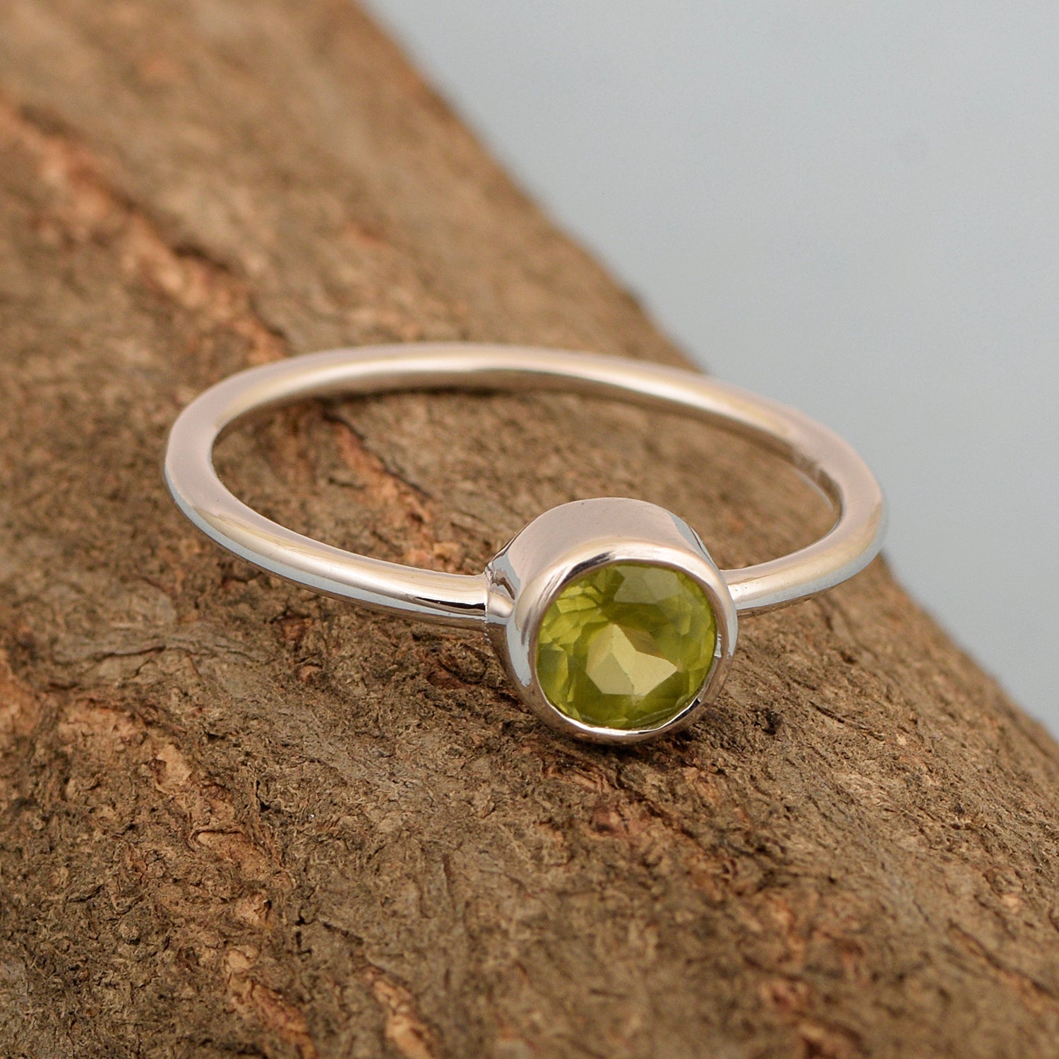 925 Sterling Silver Round 5mm 0.30 Ctw Peridot Women Engagement Ring - Kimaya INC