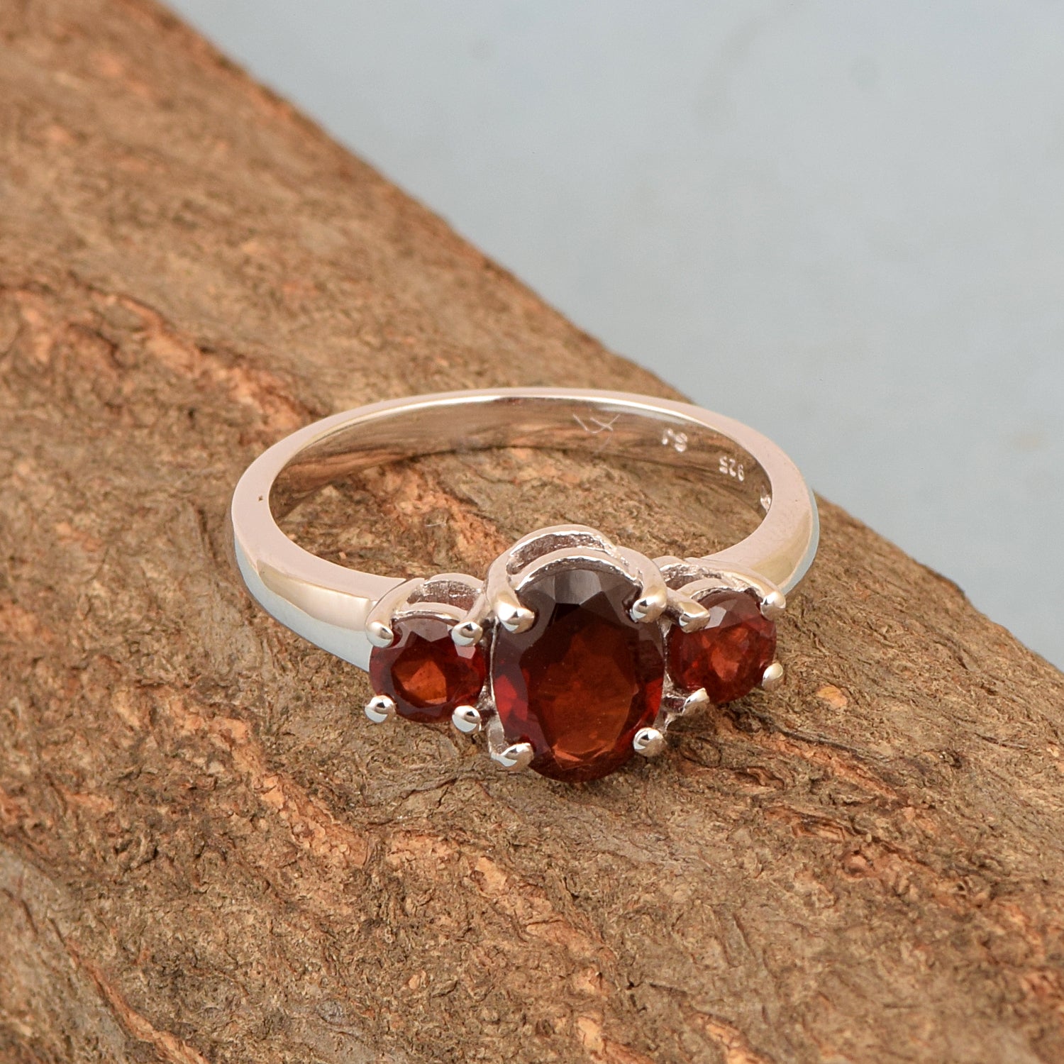 925 Sterling Silver Oval Cut 2.5 Ctw Garnet Gemstone 3-Stone Ring - Kimaya INC