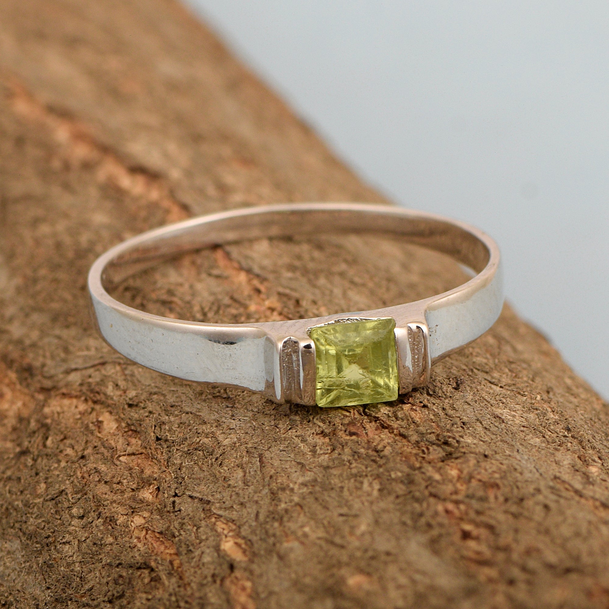925 Sterling Silver Ring Princess Cut 4MM Peridot Wedding Stacking Ring - Kimaya INC