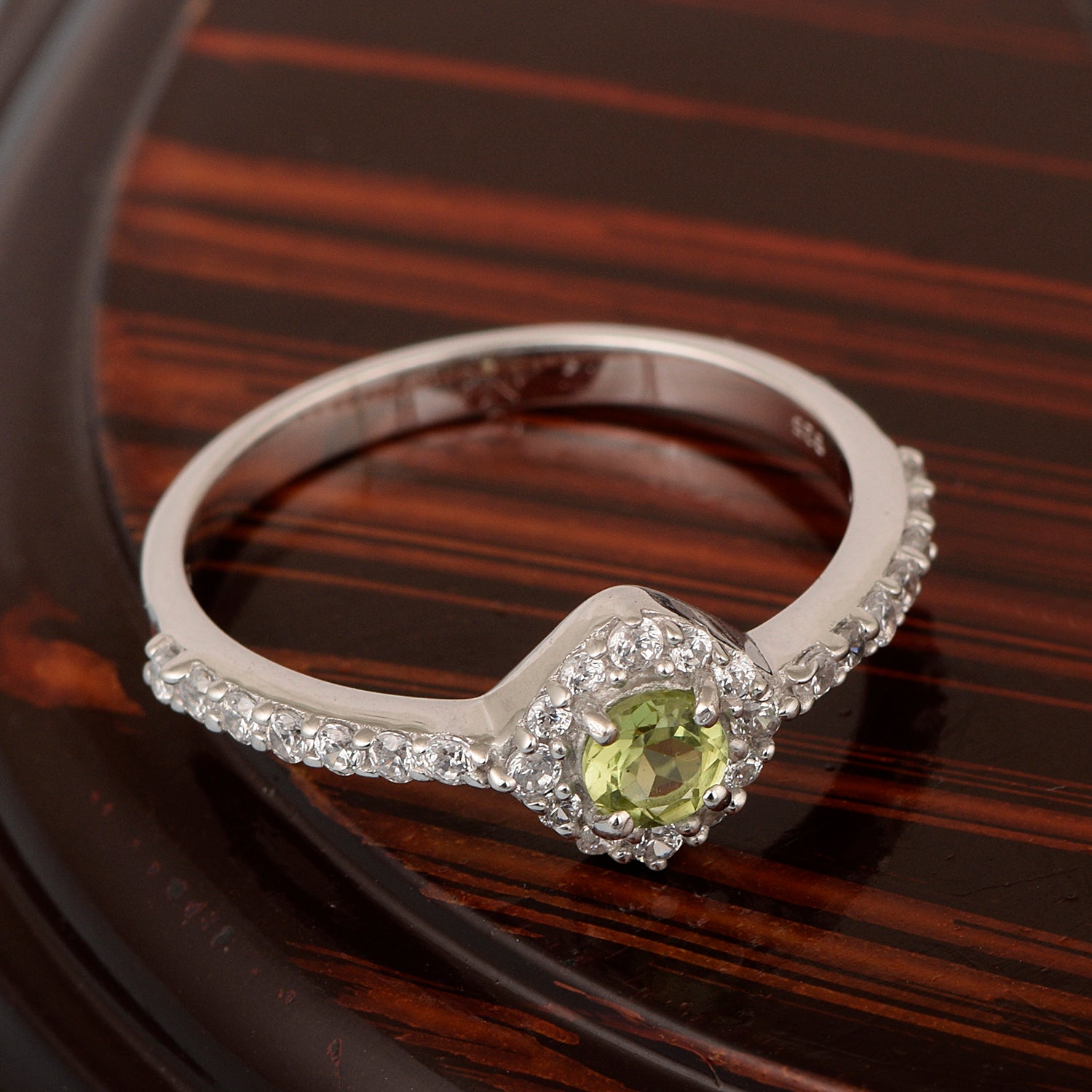 Solitaire Round 4mm Peridot & White Accents Women Wedding Ring - Kimaya INC