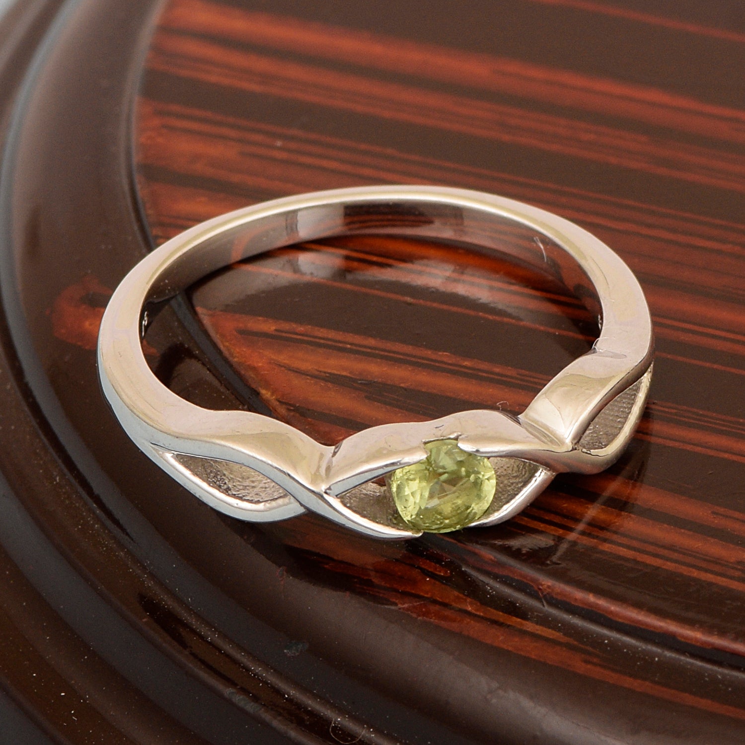 Infinity Knot Round 4mm Peridot Women Engagement Rings - Kimaya INC