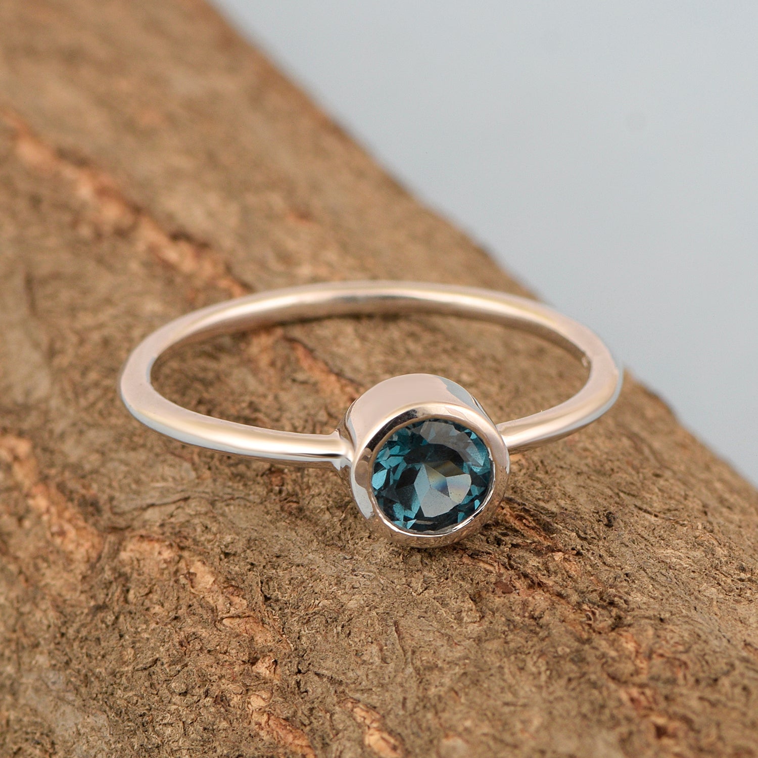 925 Sterling Silver Round 5mm 0.30 Ctw London Blue Topaz Women Engagement Ring - Kimaya INC