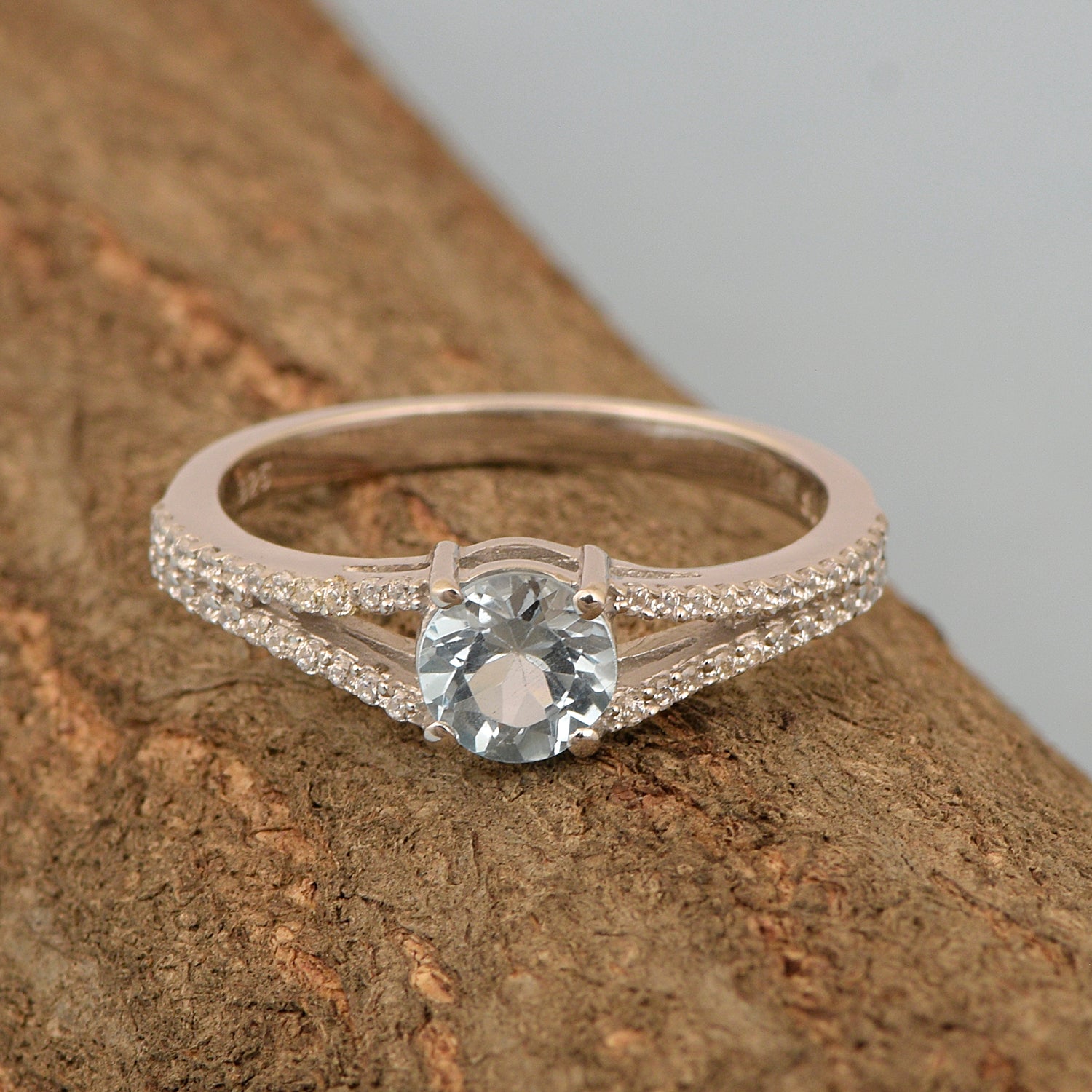 Round 0.85 Ctw Blue Topaz Birthstone 925 Sterling Silver Cluster Women Ring - Kimaya INC