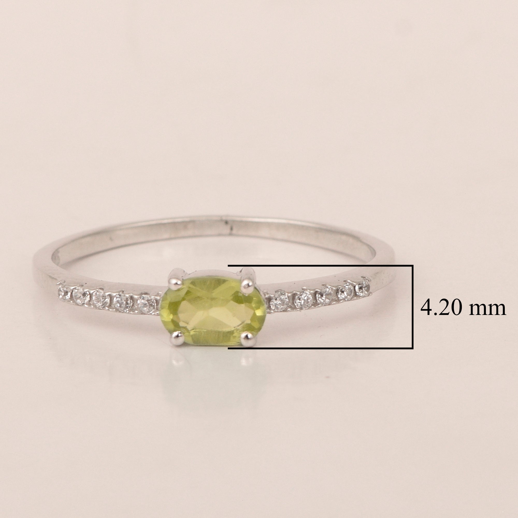 925 Sterling Silver Oval 0.65 Ctw Peridot Women Wedding Ring - Kimaya INC