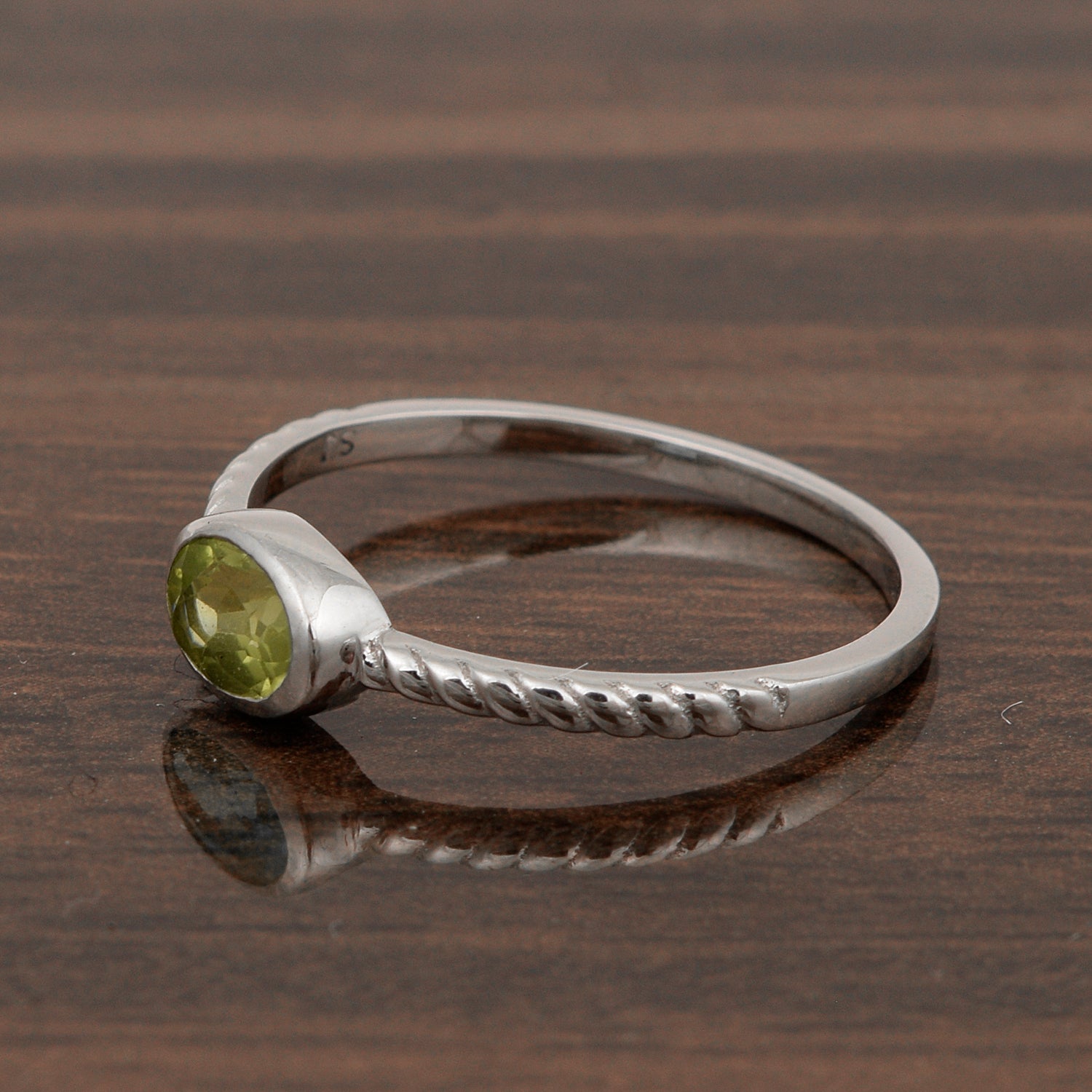 925 Sterling Silver Oval 0.35 Ctw Peridot Stackable Ring - Kimaya INC