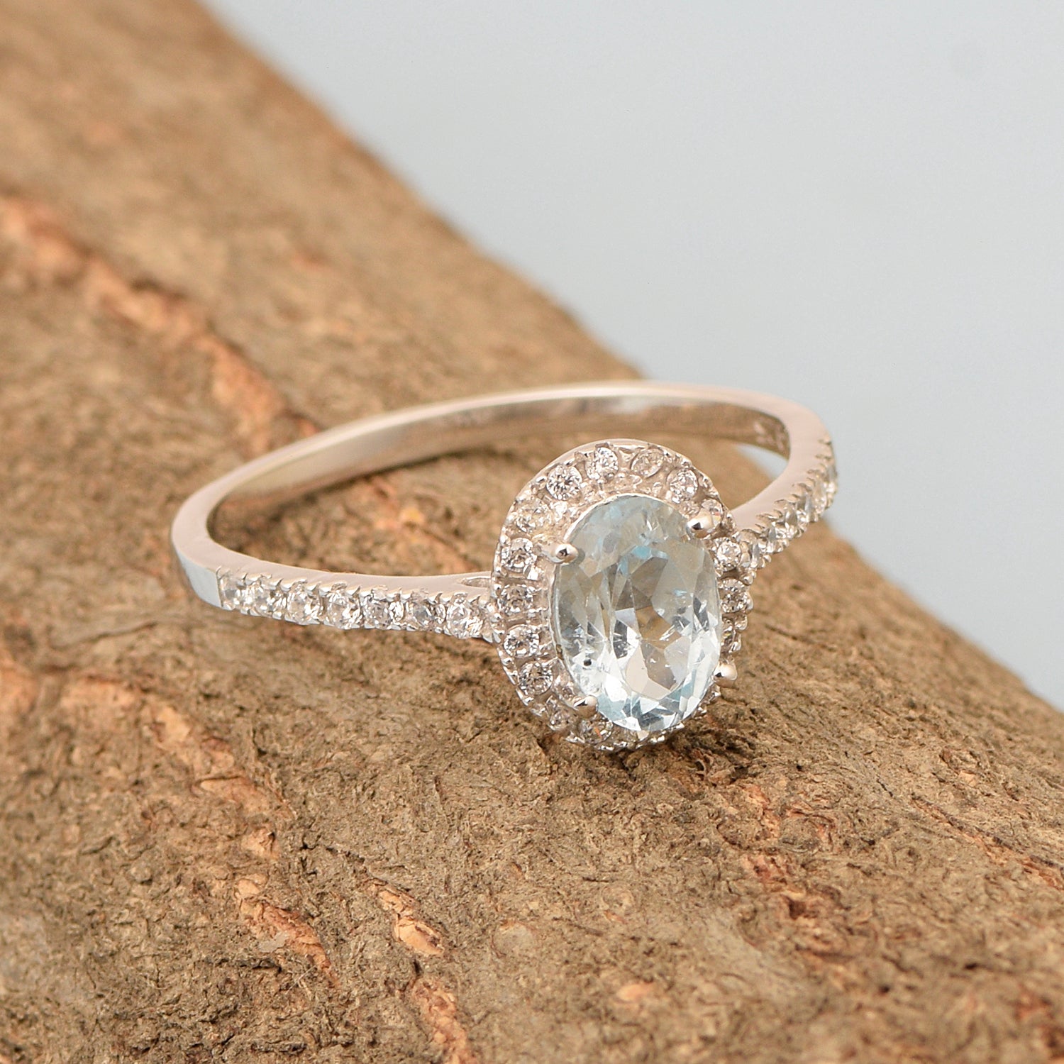 925 Sterling Silver Oval Aquamarine Women's Solitaire Ring - Kimaya INC