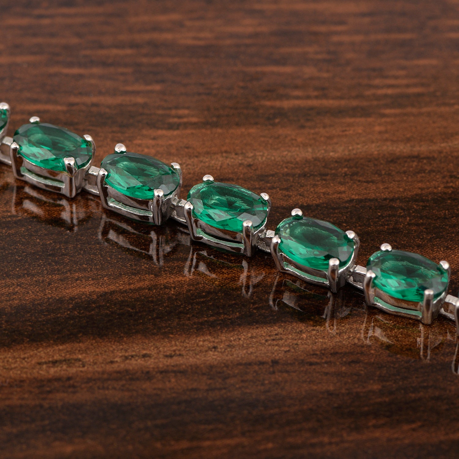 Oval 16.20 Ctw Emerald Sterling Silver Tennis Bracelet 7.5 Inch