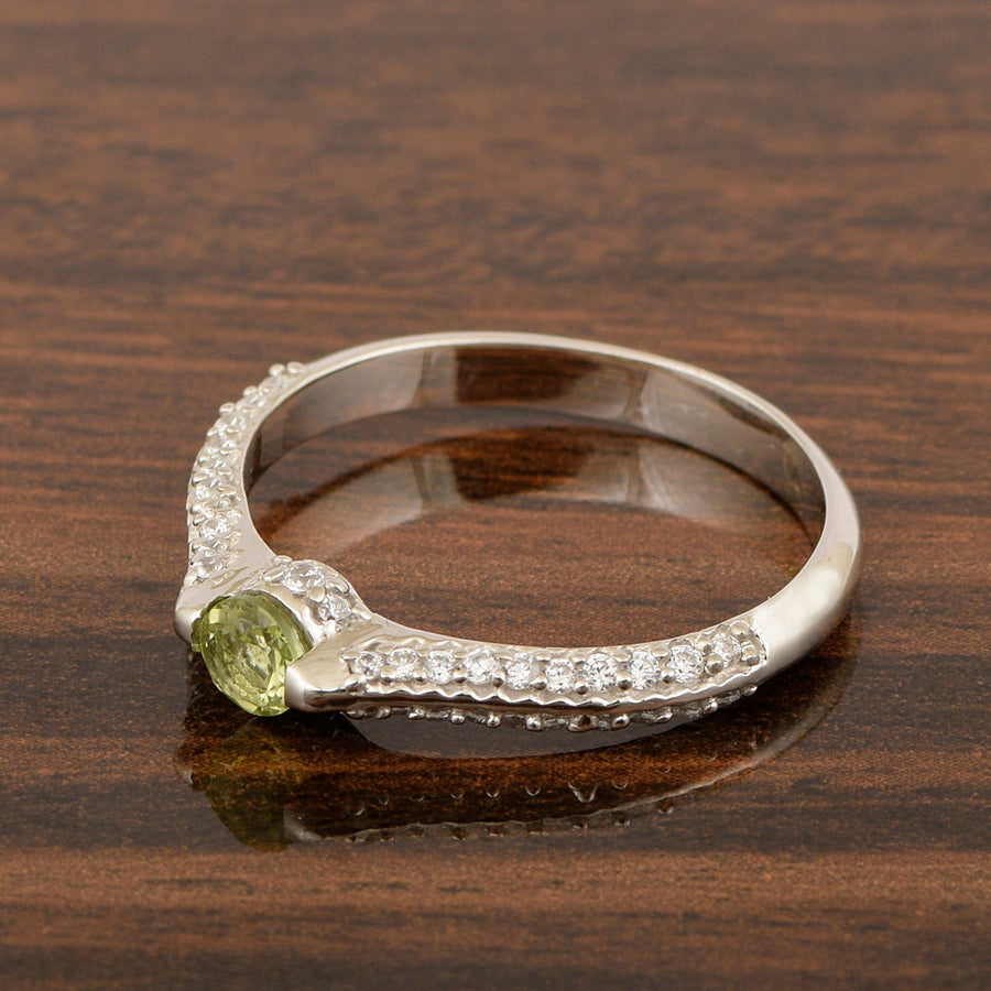 925 Sterling Silver Round 4MM Peridot White Accents Promise Ring