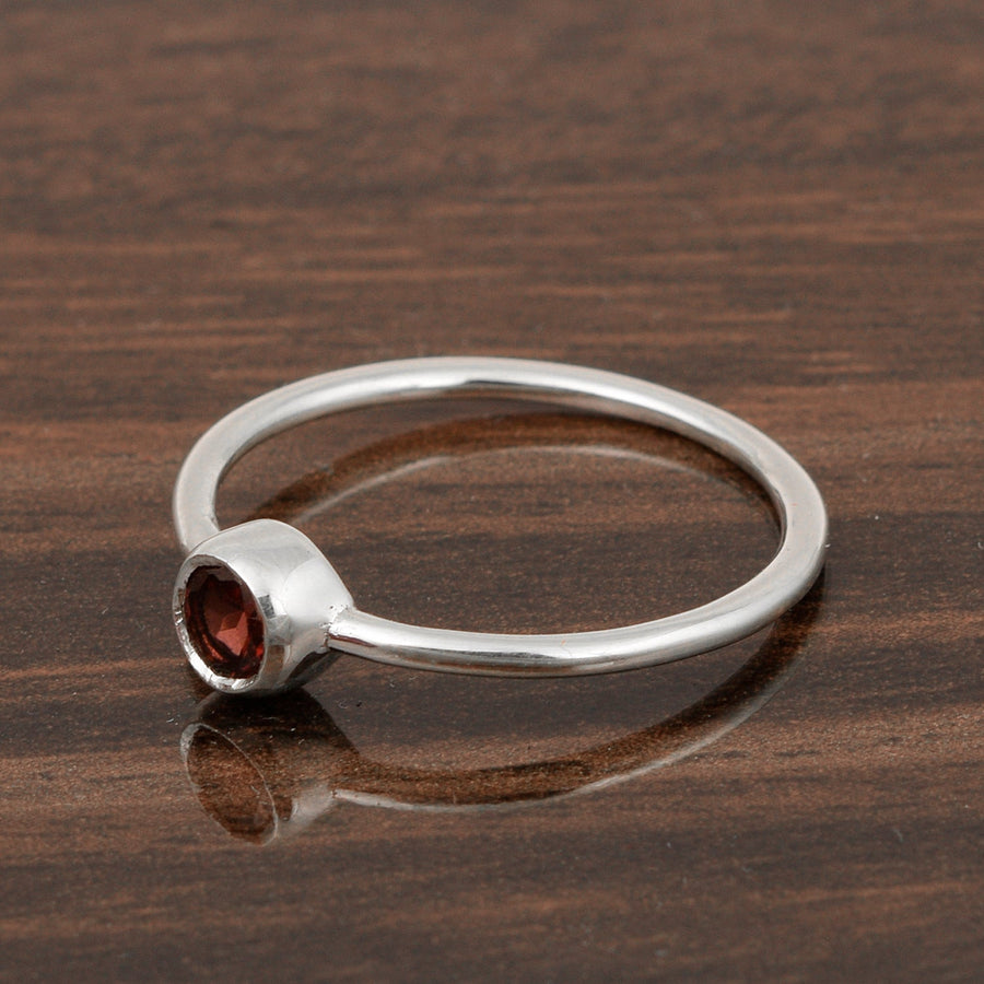925 Sterling Silver Round 0.20 Ctw Garnet Women Engagement Ring