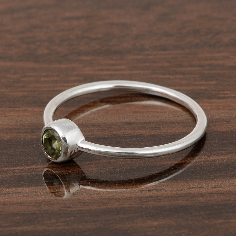 925 Sterling Silver Round 0.20 Ctw Peridot Women Engagement Ring