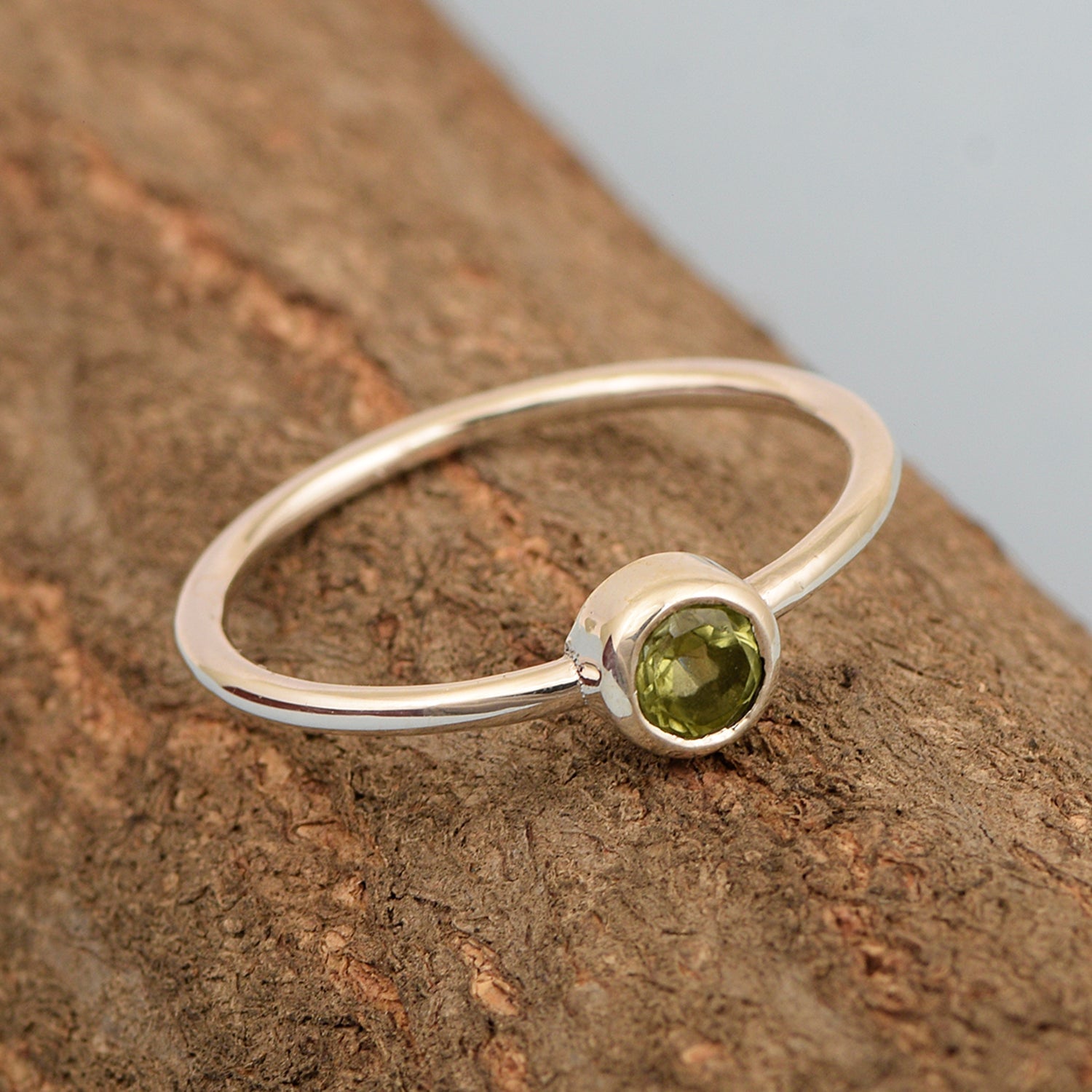 925 Sterling Silver Round 0.20 Ctw Peridot Women Engagement Ring - Kimaya INC