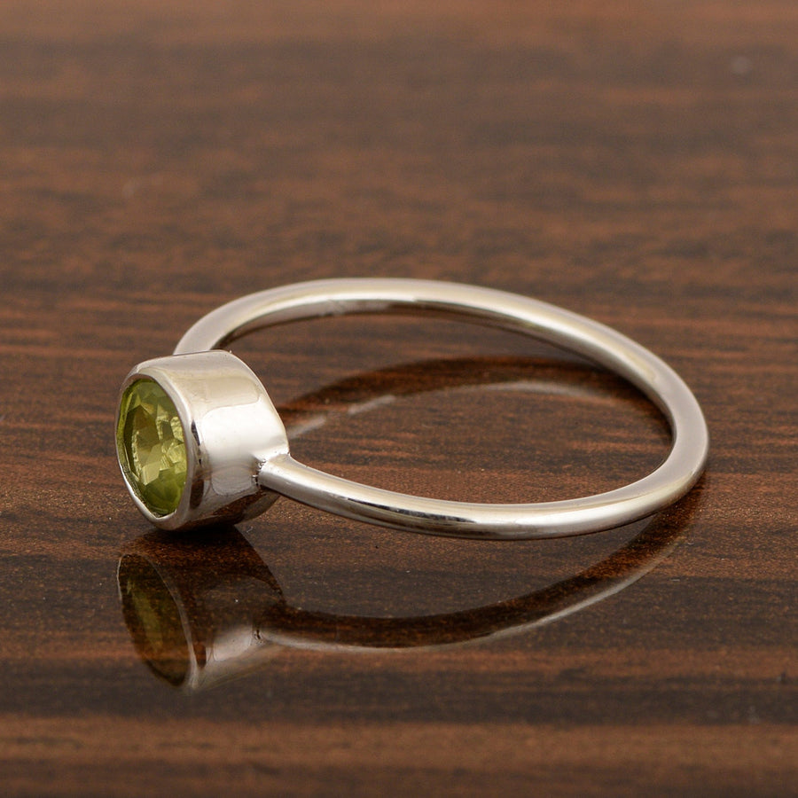 925 Sterling Silver Round 5mm 0.30 Ctw Peridot Women Engagement Ring