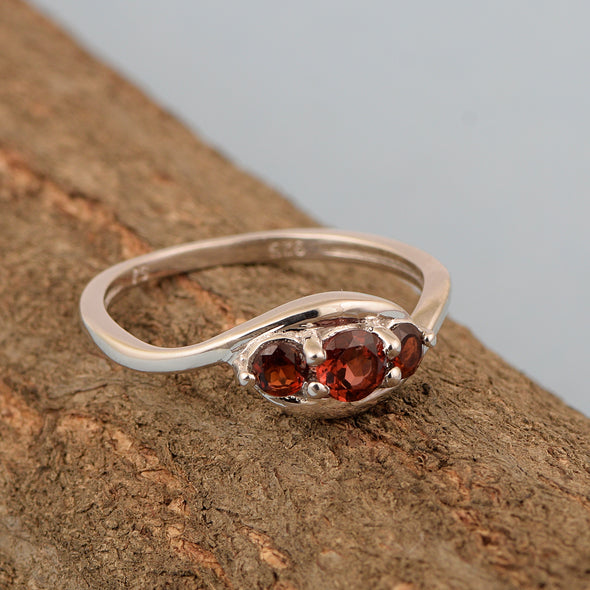 925 Sterling Silver Three-Stone Oval 1.35 Ctw Garnet Women's Ring - Kimaya INC