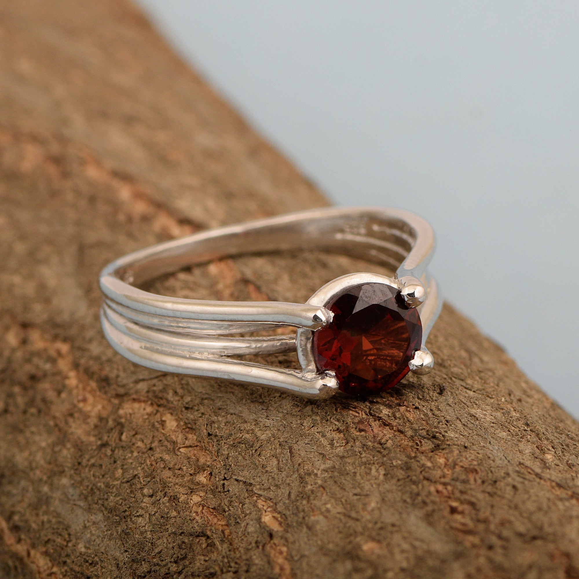 Solitaire Round 8mm Garnet 925 Sterling Silver Wedding Ring - Kimaya INC