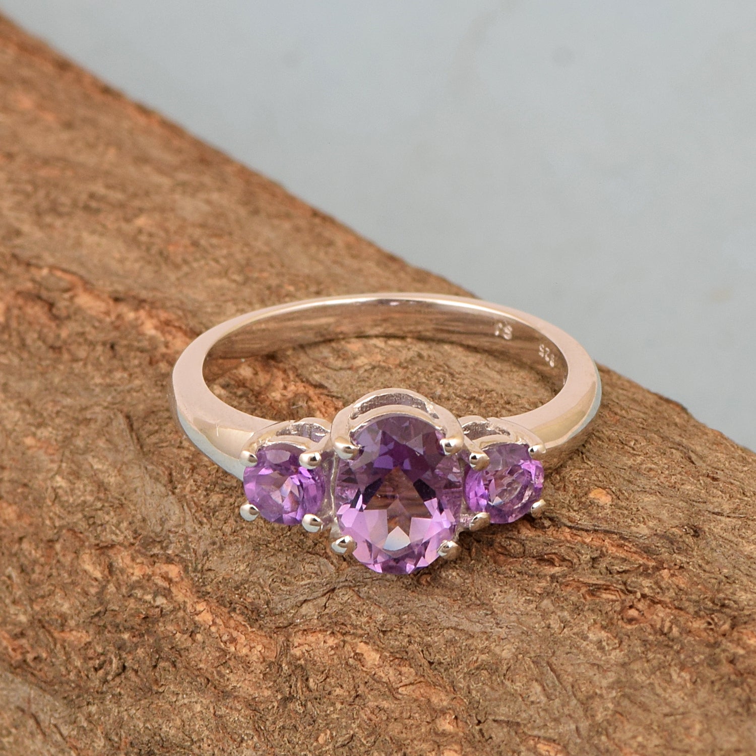 925 Sterling Silver Oval Cut 2.5 Ctw Amethyst Gemstone 3-Stone Ring - Kimaya INC