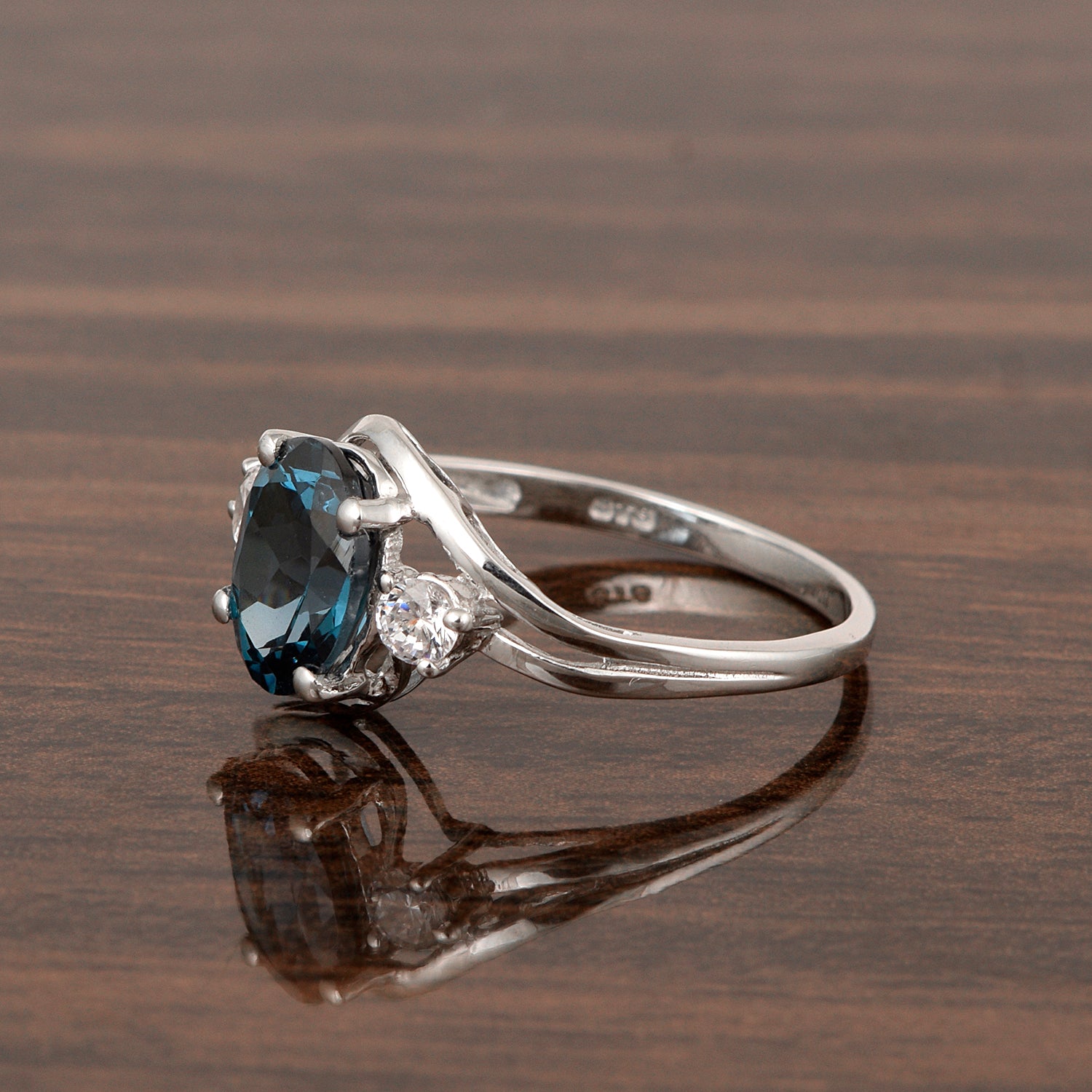 Sterling Silver Oval 2.25 Ctw London Blue Topaz with White Topaz Accent Women Rings - Kimaya INC