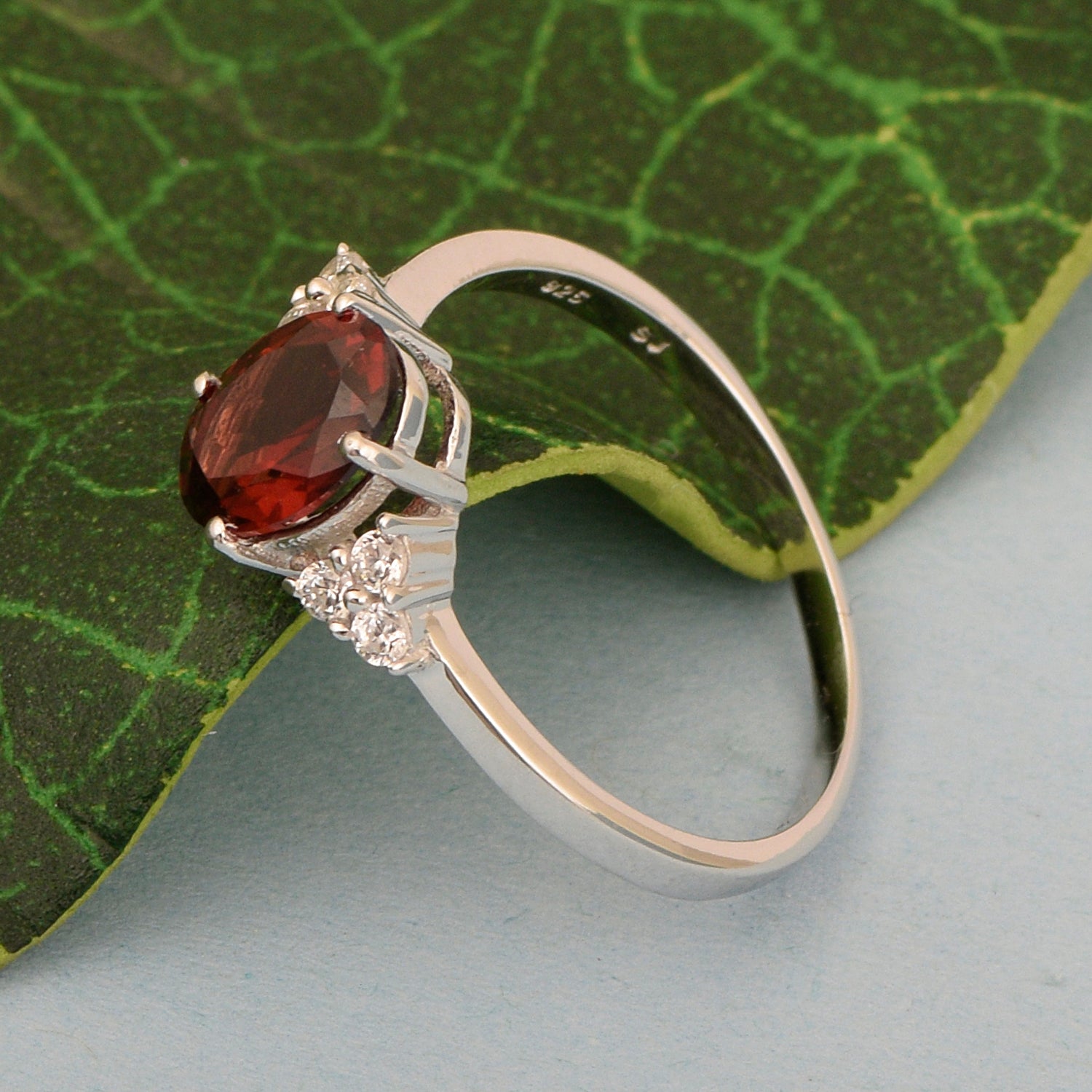 Solitaire Oval 8x6mm Garnet & White Accents Women Wedding Ring - Kimaya INC