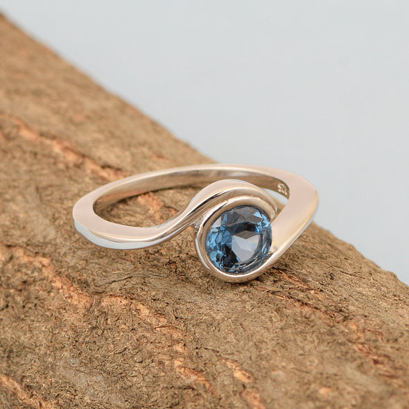 Bar-Set Solitaire 6mm Round London Blue Topaz Bypass Ring 925 Sterling Silver - Kimaya INC