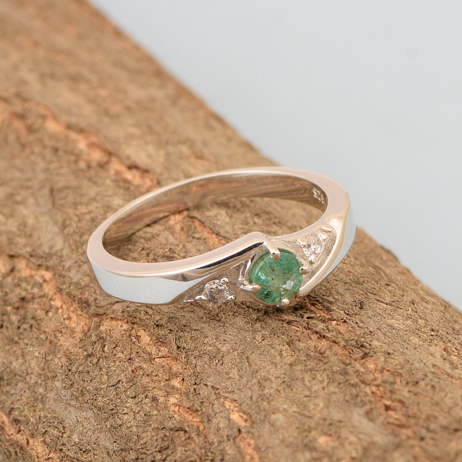 925 Sterling Silver Round Cut 4mm Emerald Women's Engagement Ring - Kimaya INC