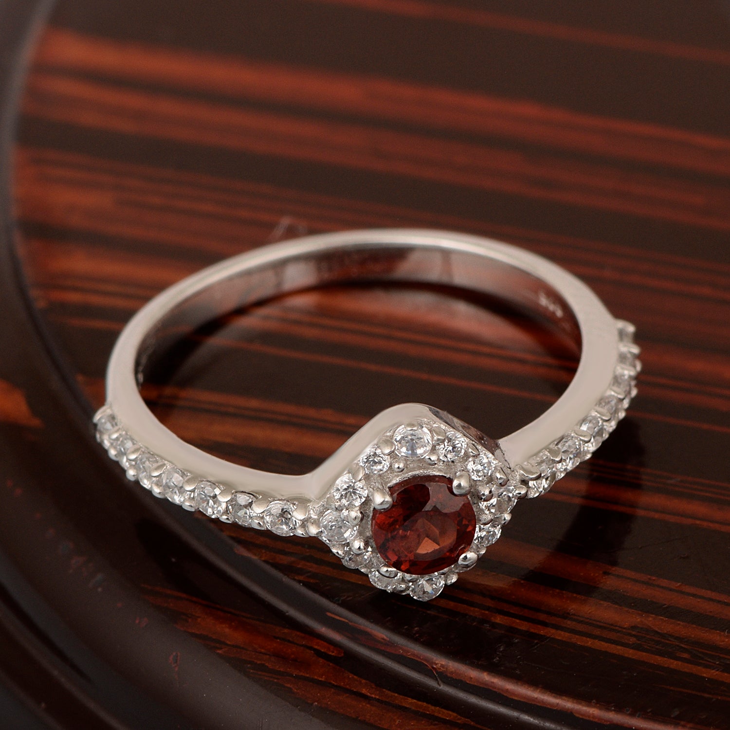 Solitaire Round 4mm Garnet & White Accents Women Wedding Ring - Kimaya INC