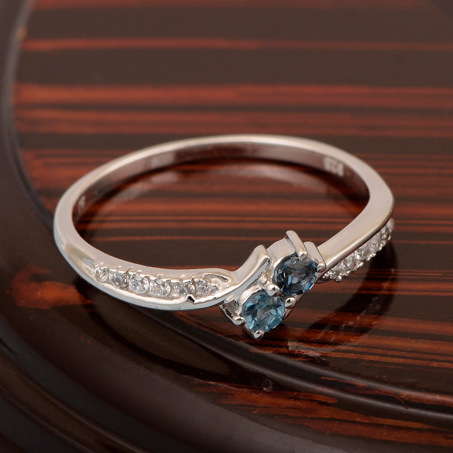 925 Sterling Silver Round 0.20 Ctw London Blue Topaz Women Engagement Ring - Kimaya INC