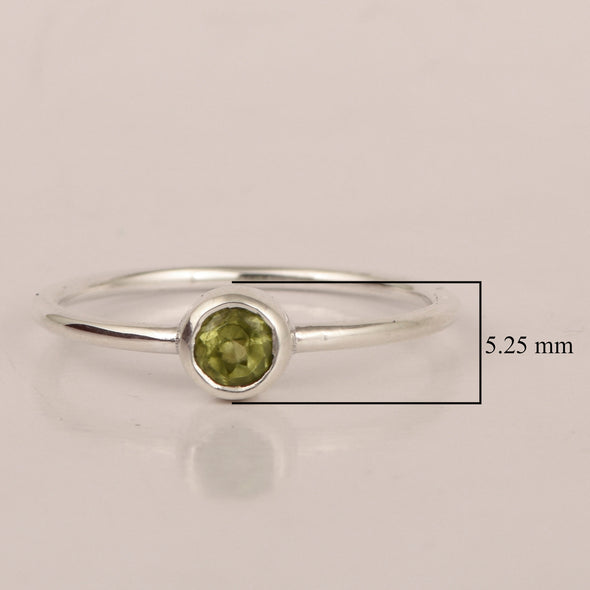 925 Sterling Silver Round 0.20 Ctw Peridot Women Engagement Ring - Kimaya INC