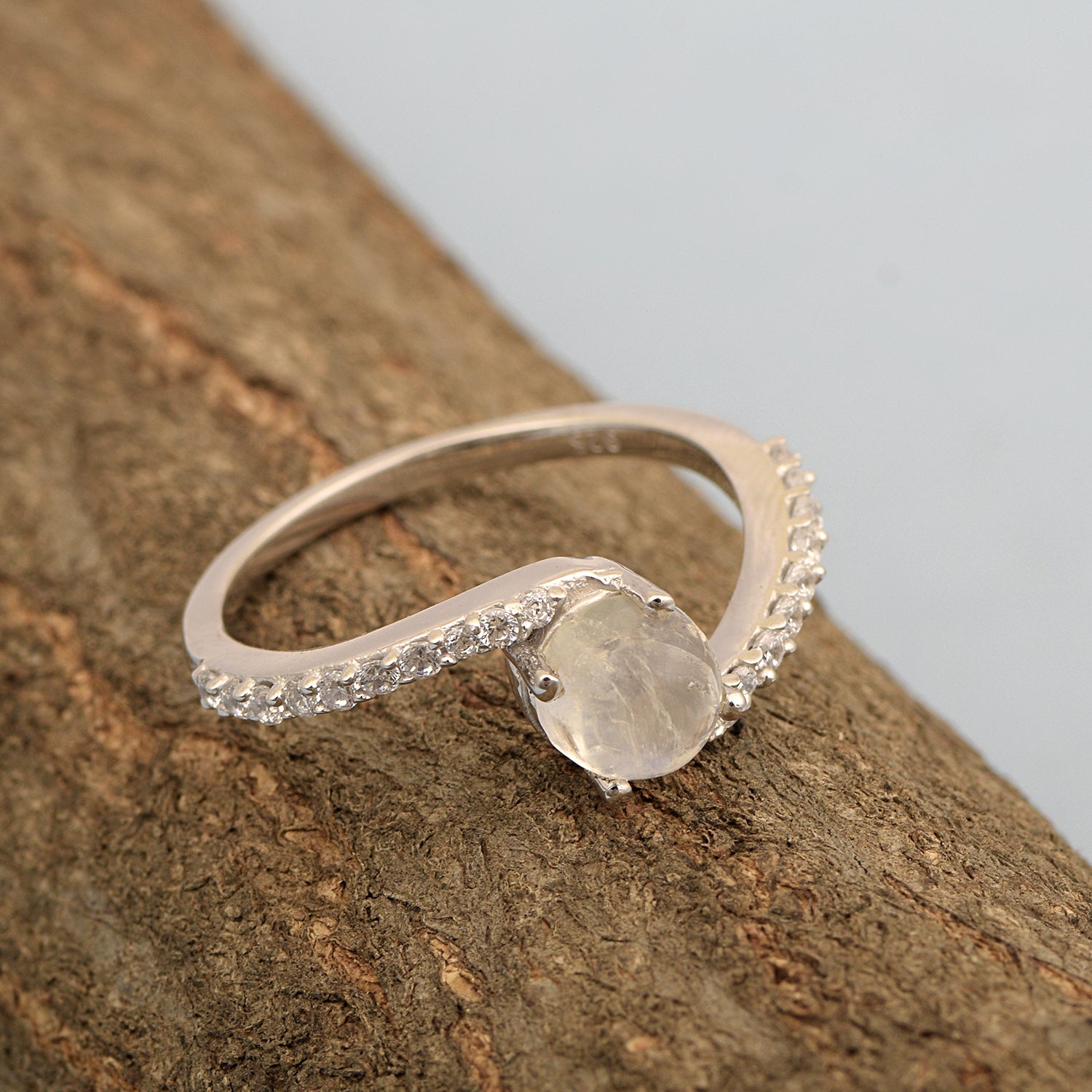 925 Sterling Silver Round 5mm Moonstone Women Wedding Ring - Kimaya INC