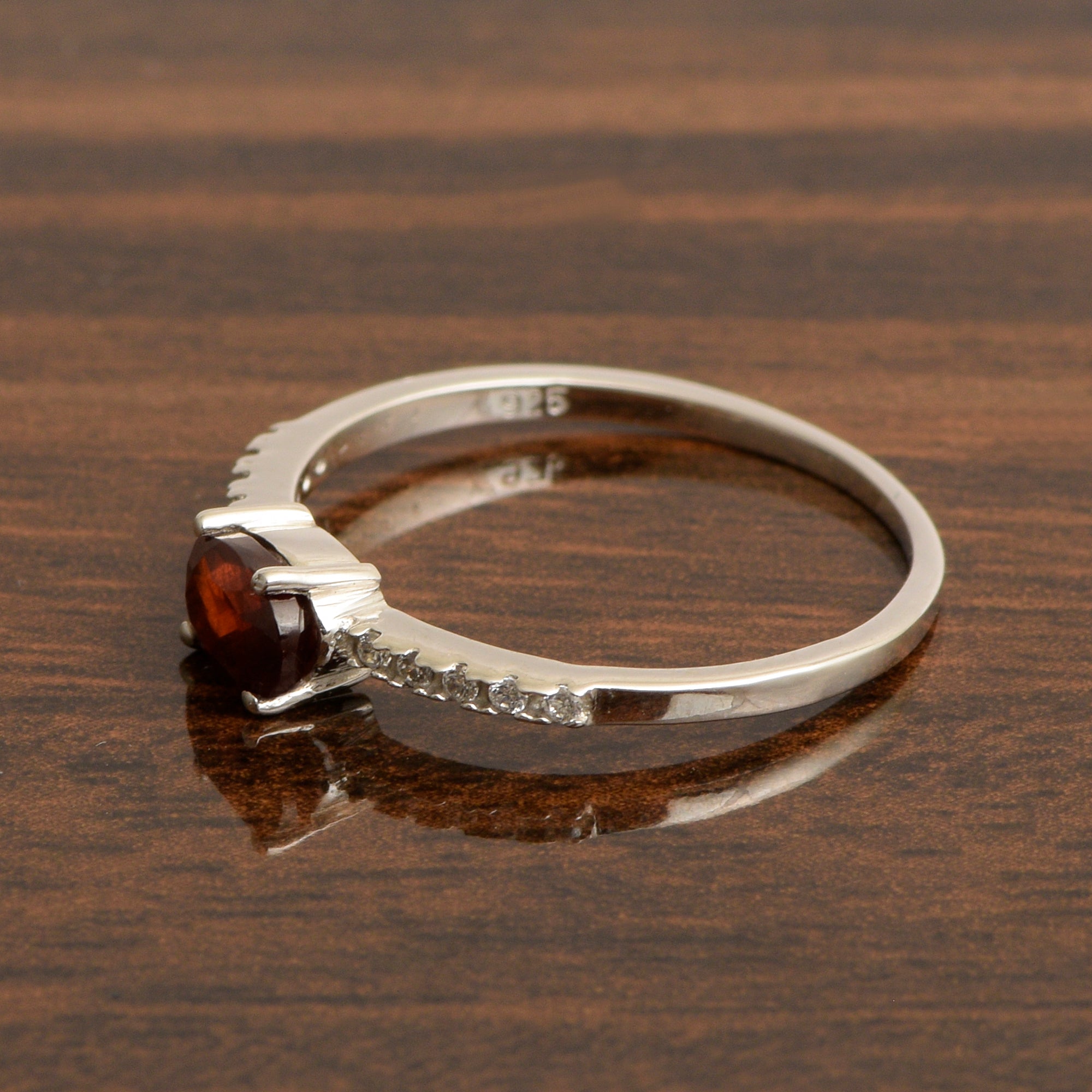 925 Sterling Silver Oval 0.65 Ctw Garnet Women Wedding Ring - Kimaya INC