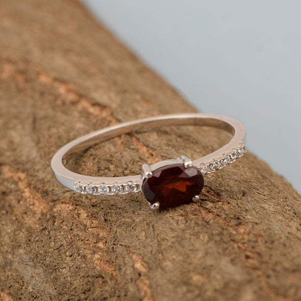 925 Sterling Silver Oval 0.65 Ctw Garnet Women Wedding Ring - Kimaya INC