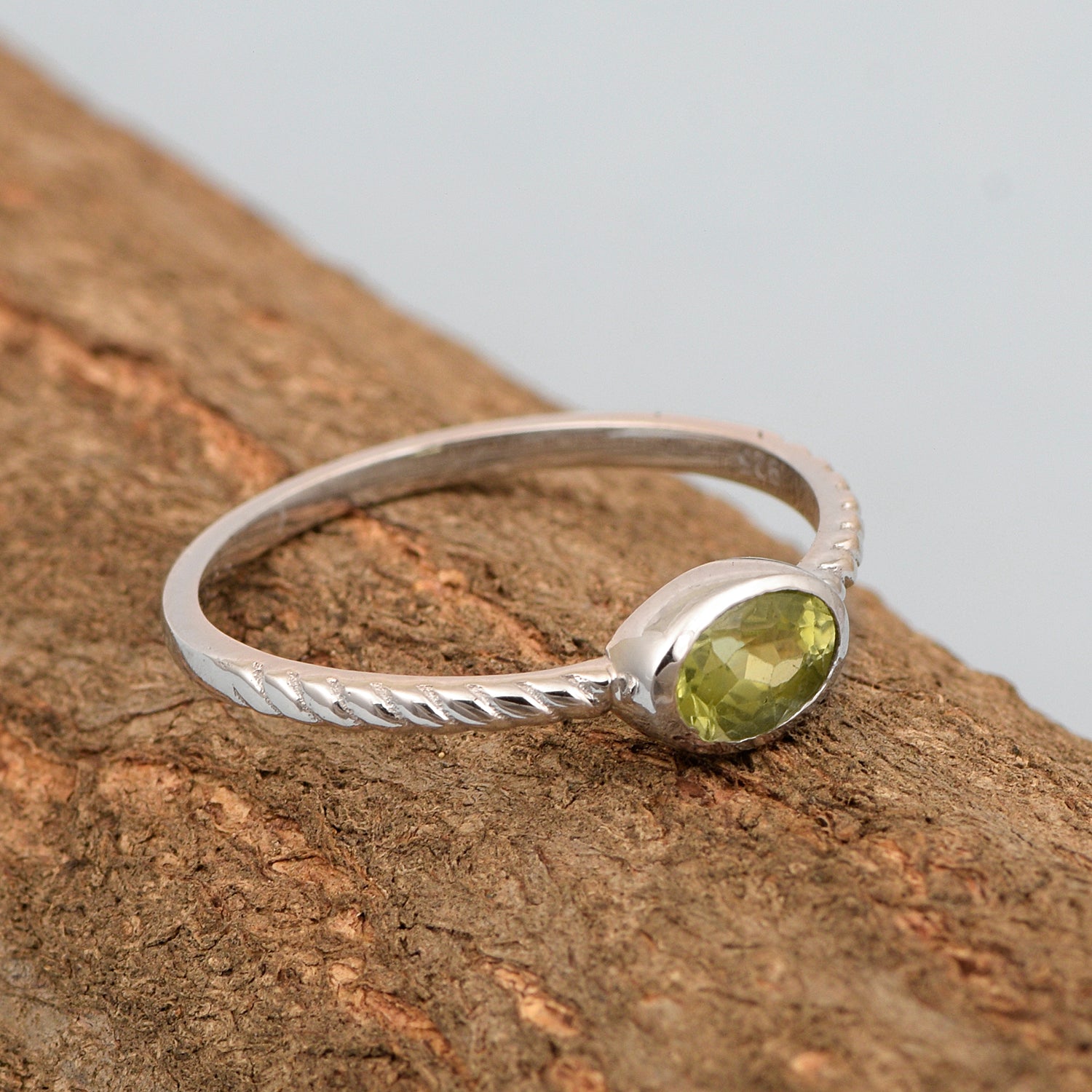 925 Sterling Silver Oval 0.35 Ctw Peridot Stackable Ring - Kimaya INC